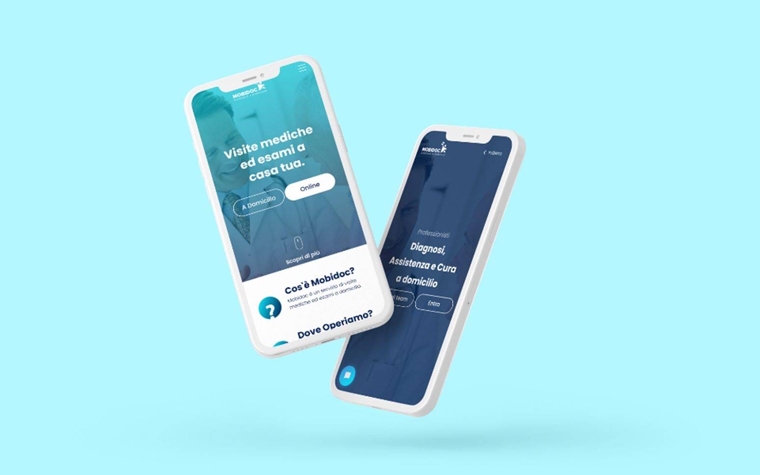Due smartphone che mostrano un'interfaccia di app di servizi medici con opzioni per visite domiciliari, diagnosi e consulenze online su uno sfondo azzurro. Il testo in italiano è visibile sugli schermi, progettato dall'agenzia web SHM per posizionare efficacemente un sito web.